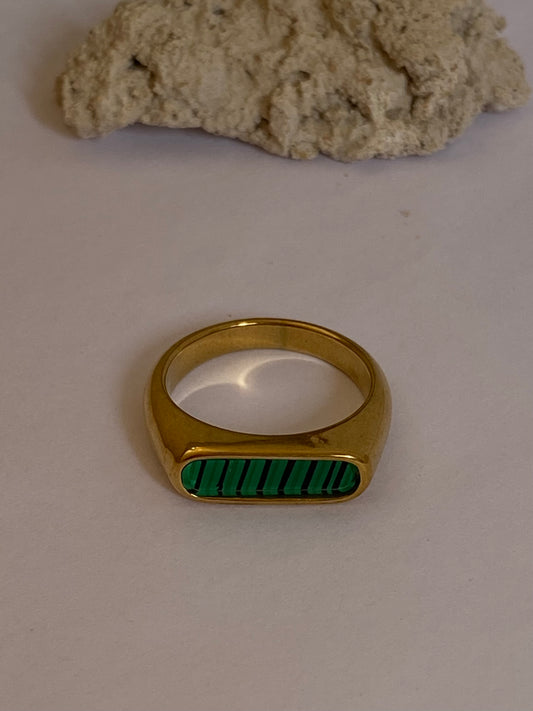 Green onyx ring