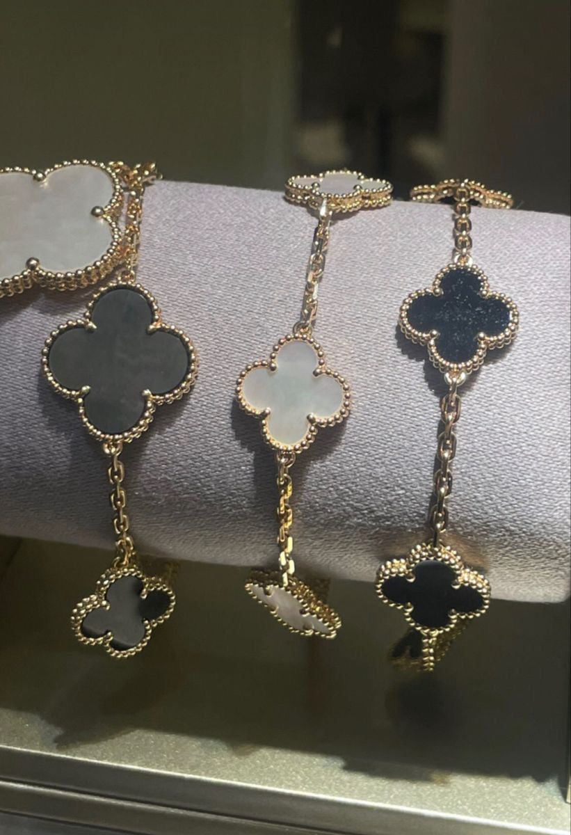 Leaf clover bracelet