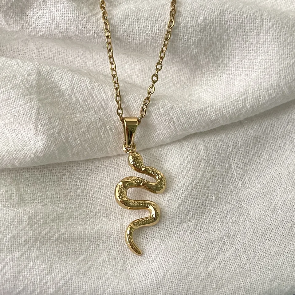 Diva snake necklace