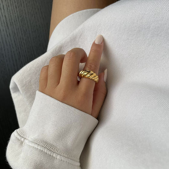 Croissant ring