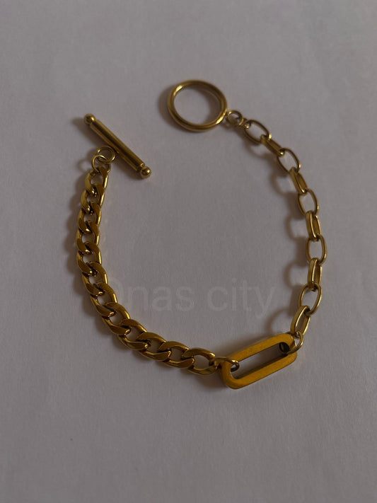 Dainty Crub bracelet